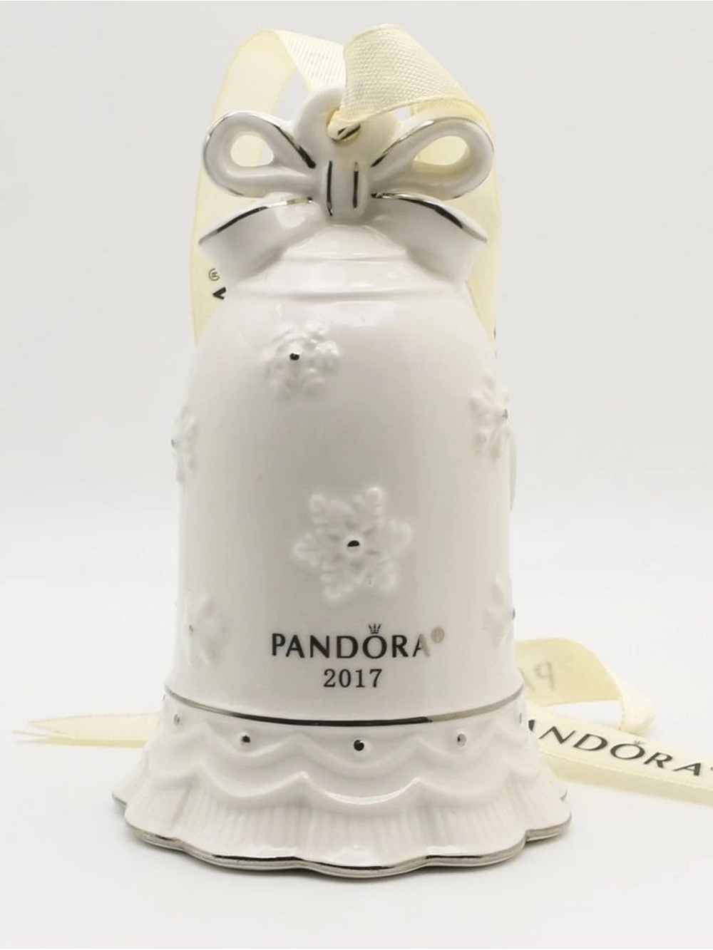 Like New in Box Pandora Limited Edition 2017 Christmas Porcelain Bell Ornament